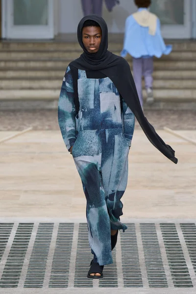 Look 24